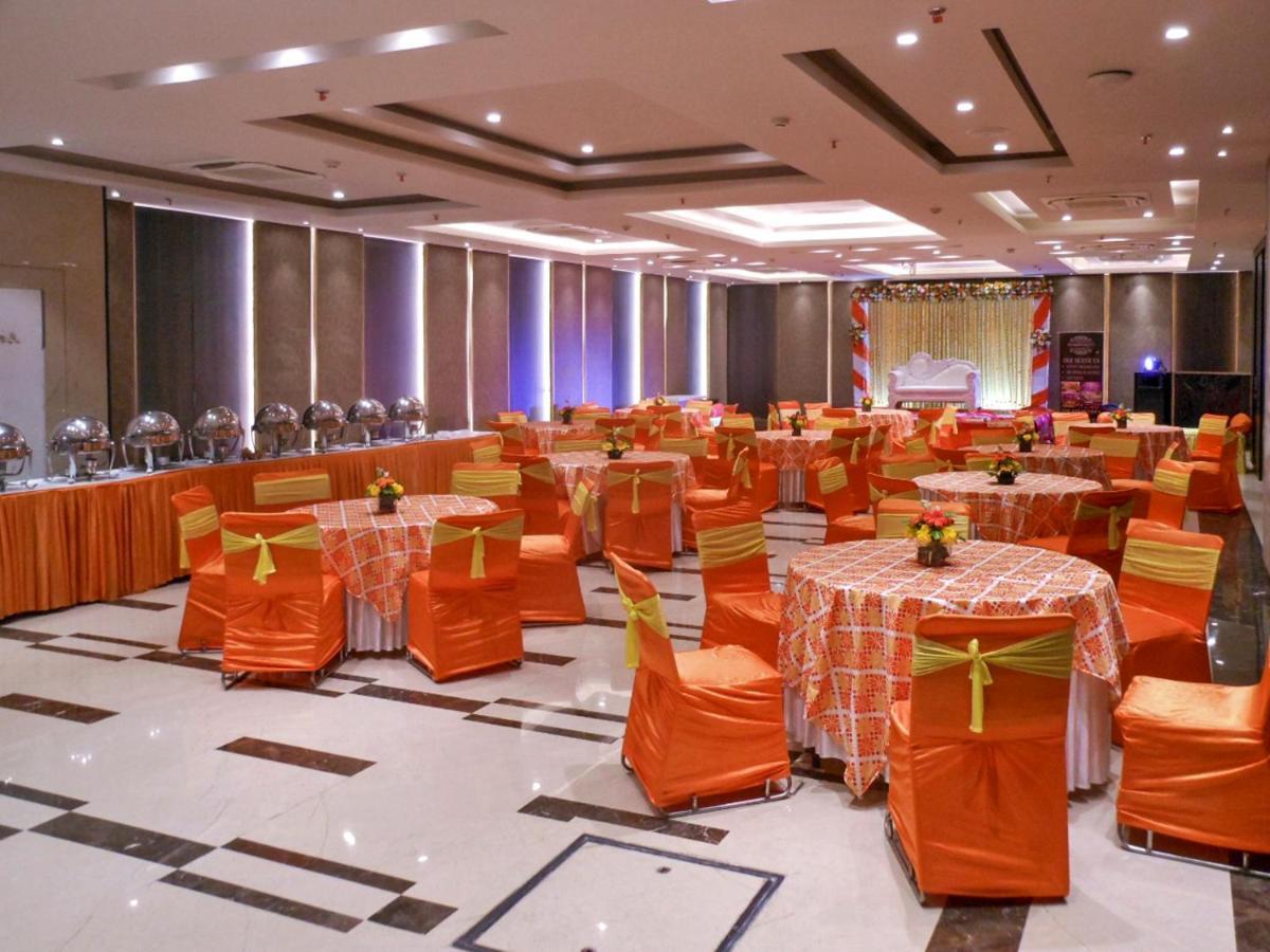 Hotel Saket 27 Nueva Delhi Exterior foto