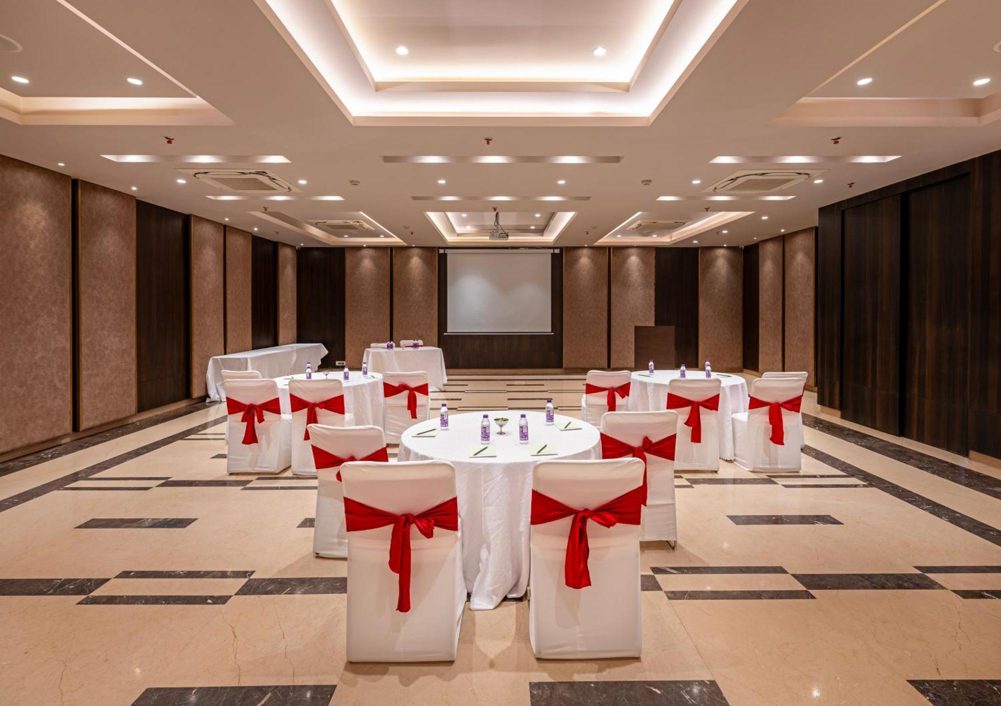Hotel Saket 27 Nueva Delhi Exterior foto