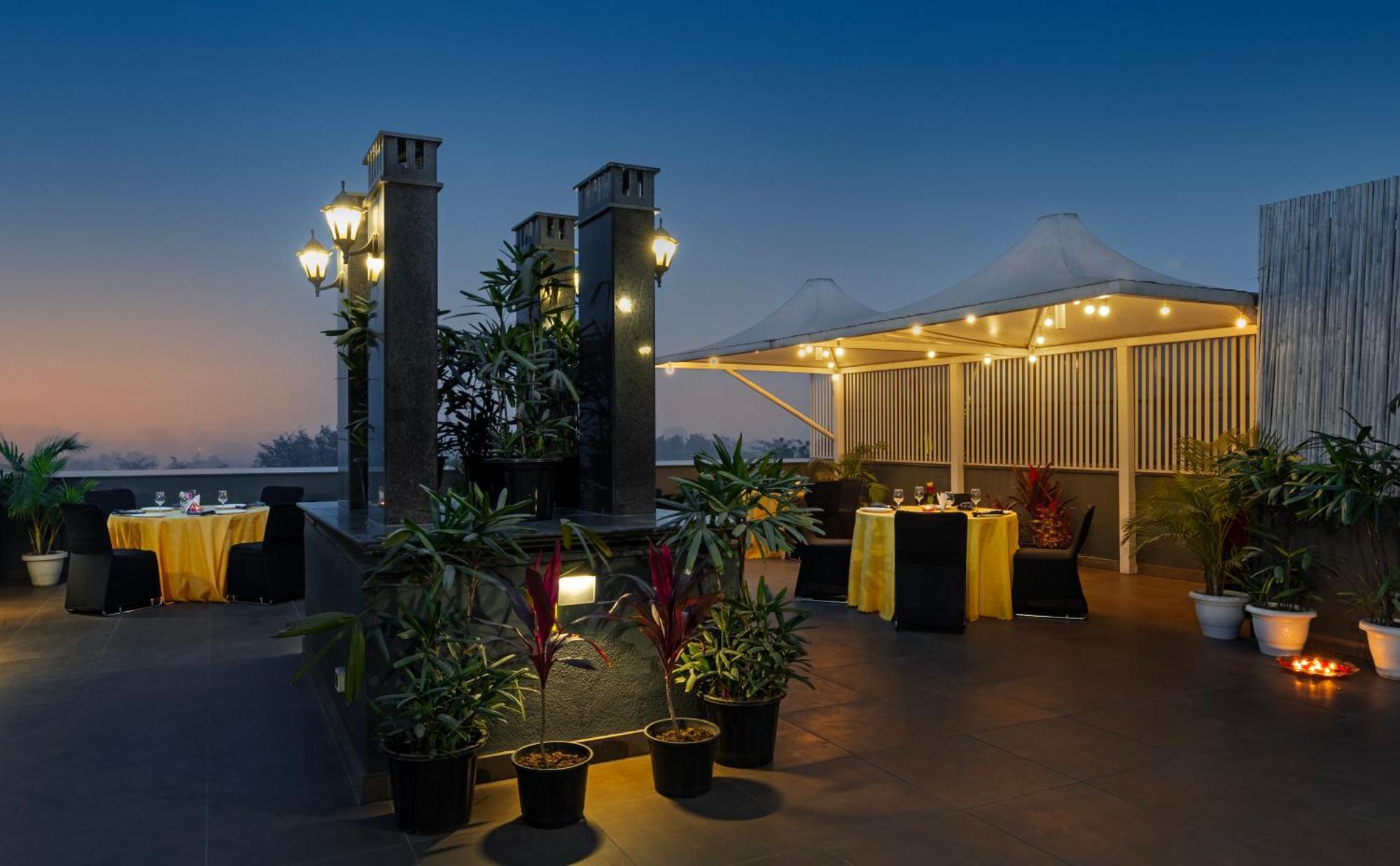 Hotel Saket 27 Nueva Delhi Exterior foto