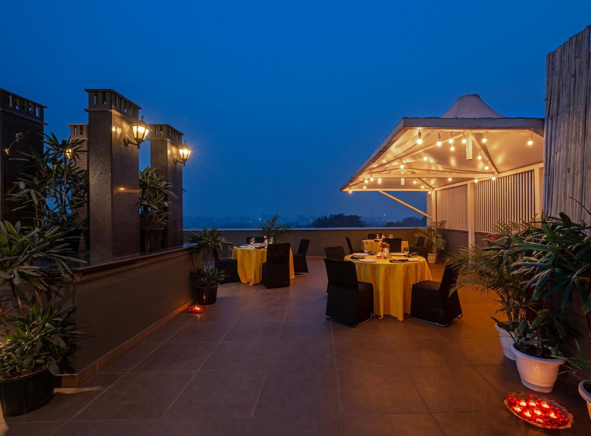 Hotel Saket 27 Nueva Delhi Exterior foto