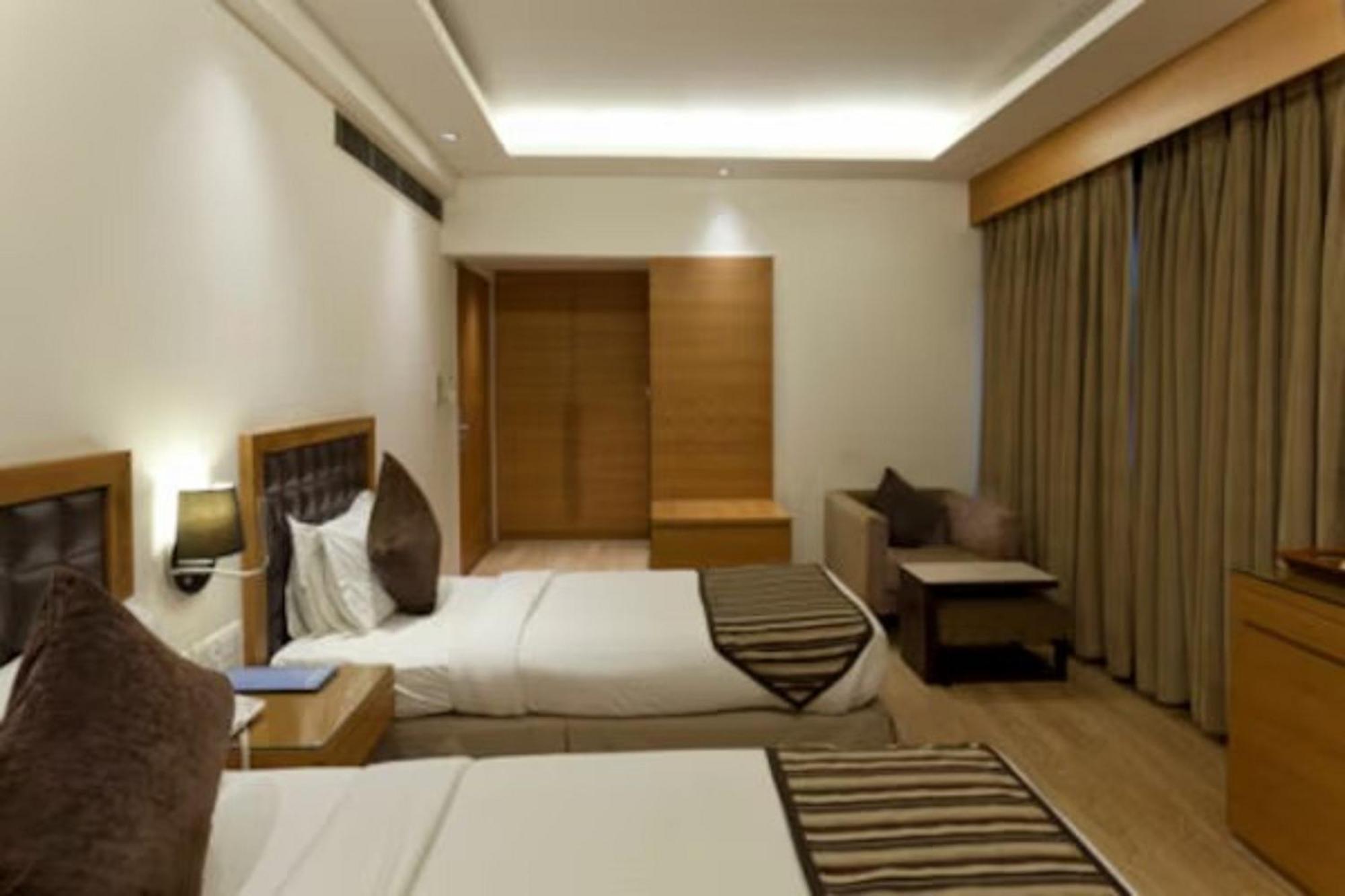 Hotel Saket 27 Nueva Delhi Exterior foto