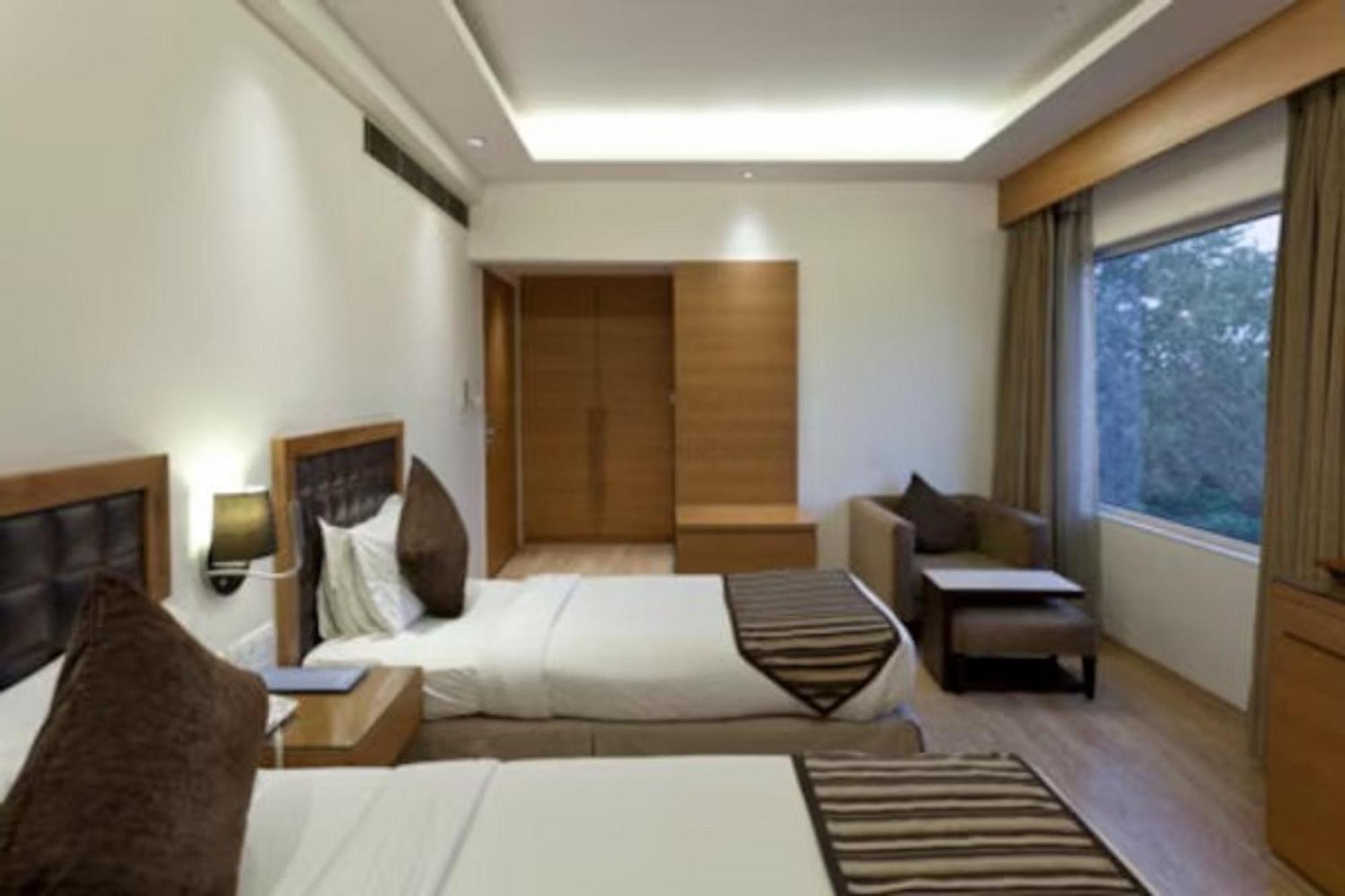 Hotel Saket 27 Nueva Delhi Exterior foto